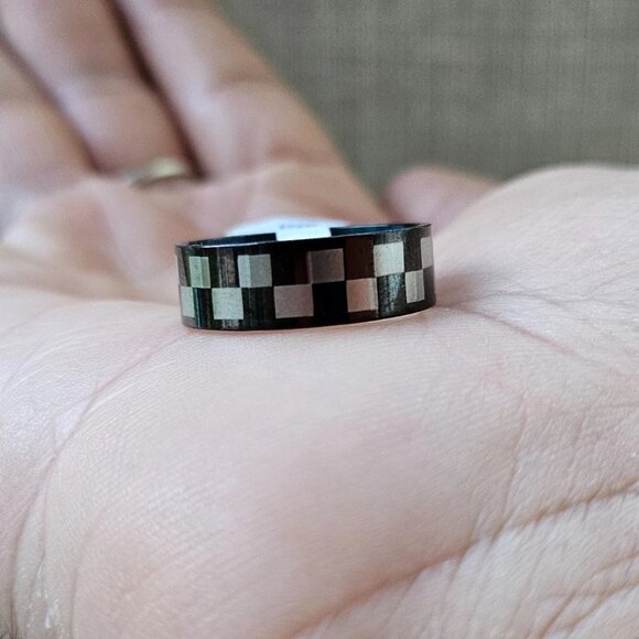 Fashion Ring Finger Band Checker Black/Silver Tone Fashion Jewelry Size 10 NWT - Picture 3 of 10